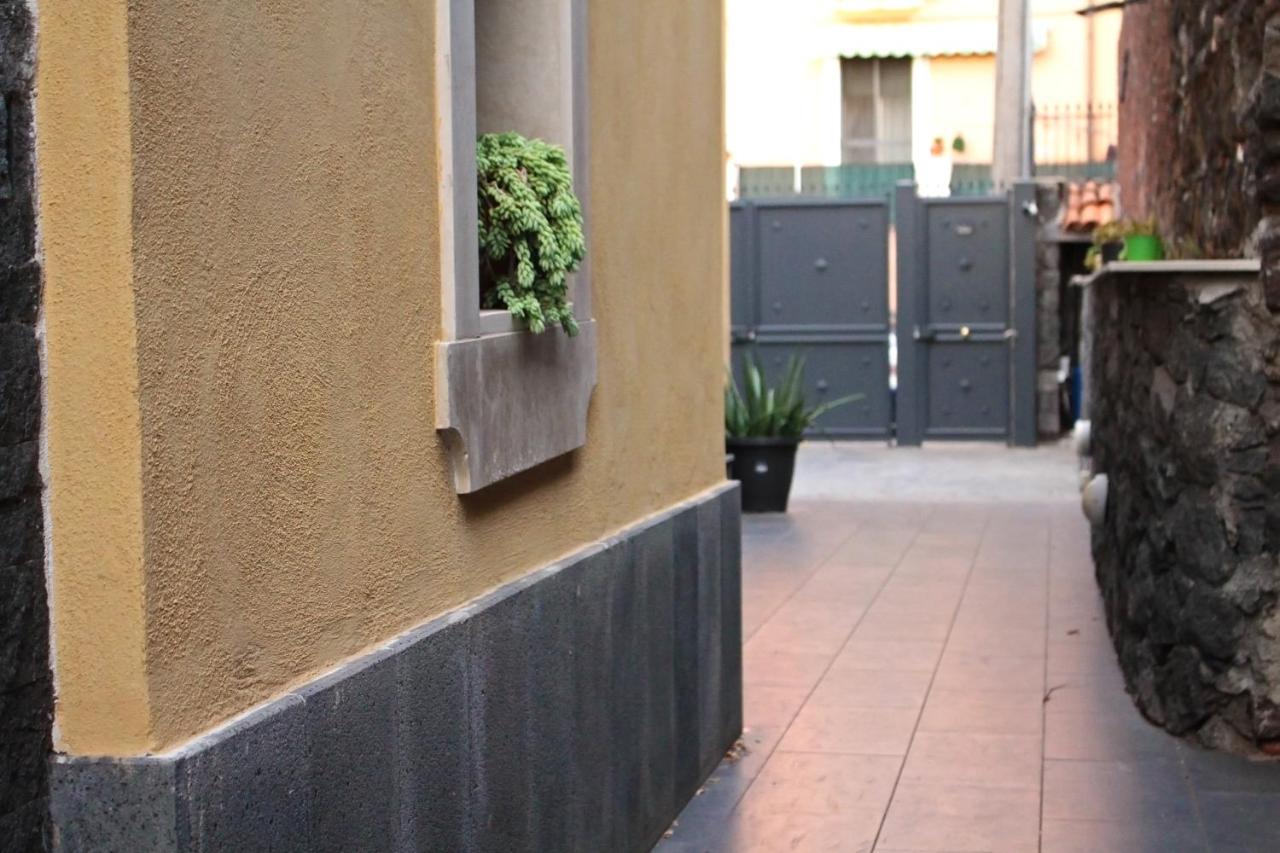 La Pietra Nera - Etna Home Catania Exterior photo